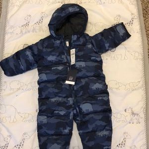 BRAND NEW Baby Gap Snow Suit (0-6months)